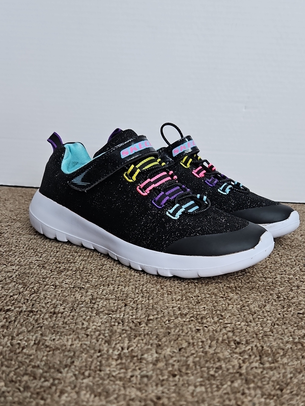 Skechers Black GoWalk Glitter Sneakers w/ Rainbow Lace Accents Sz 4 Kids